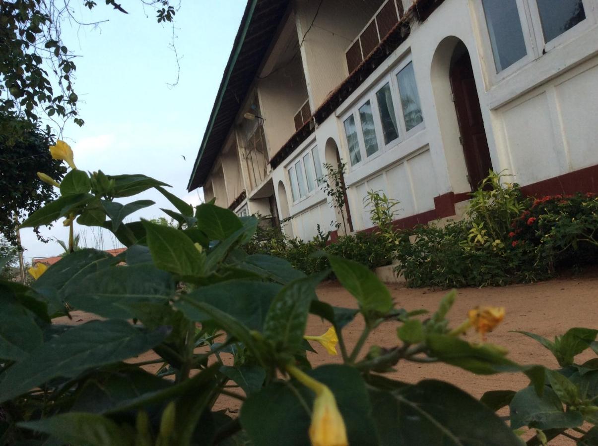 New Rest House Sea View Hotel Negombo Bagian luar foto